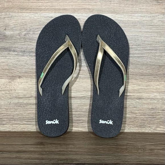 Sanuk Yoga Spree 4 Gold Metallic Flip Flop Sandal - Picture 4 of 9